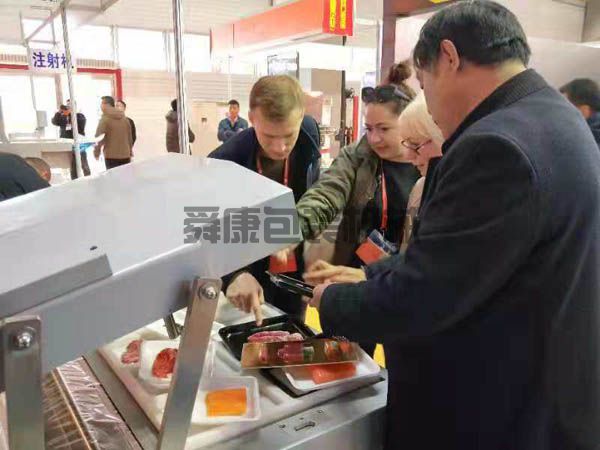 真空贴体包装机(图2) 真空贴体包装机(图2)